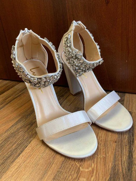 Весільні туфлі від Lulus