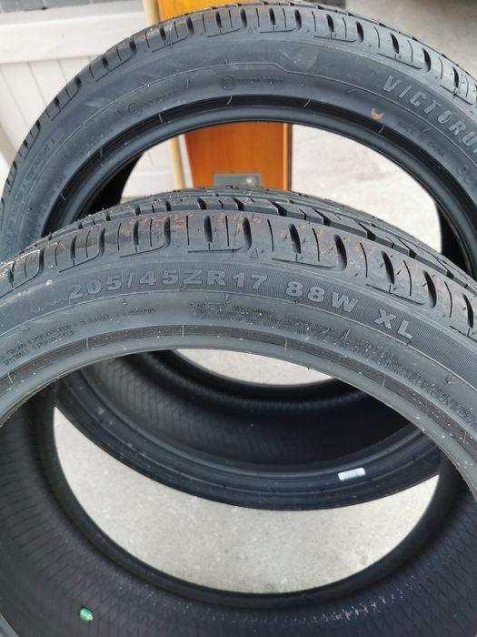 Pneus  205/45 ZR 17 88w XL