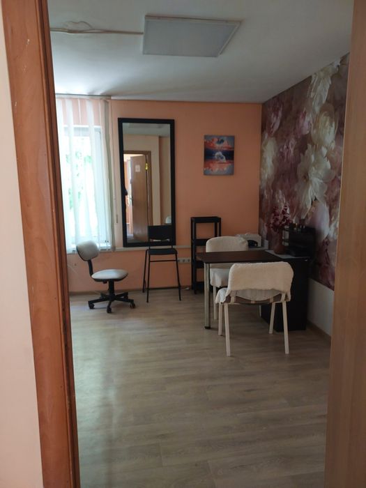 Здається приміщення (2 кімнати) в центрі міста в центрі