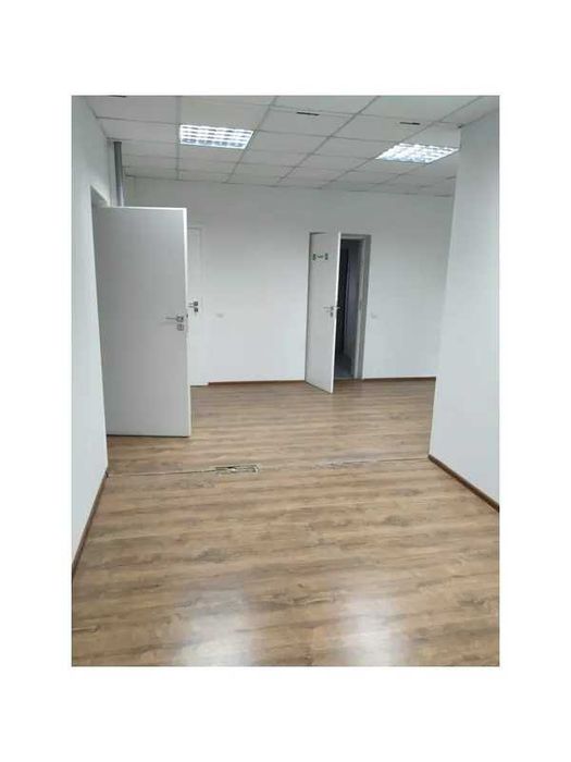 Продаж комерційних приміщень 37 м² та 297 м² (ТЦ вул. Київська, 21)