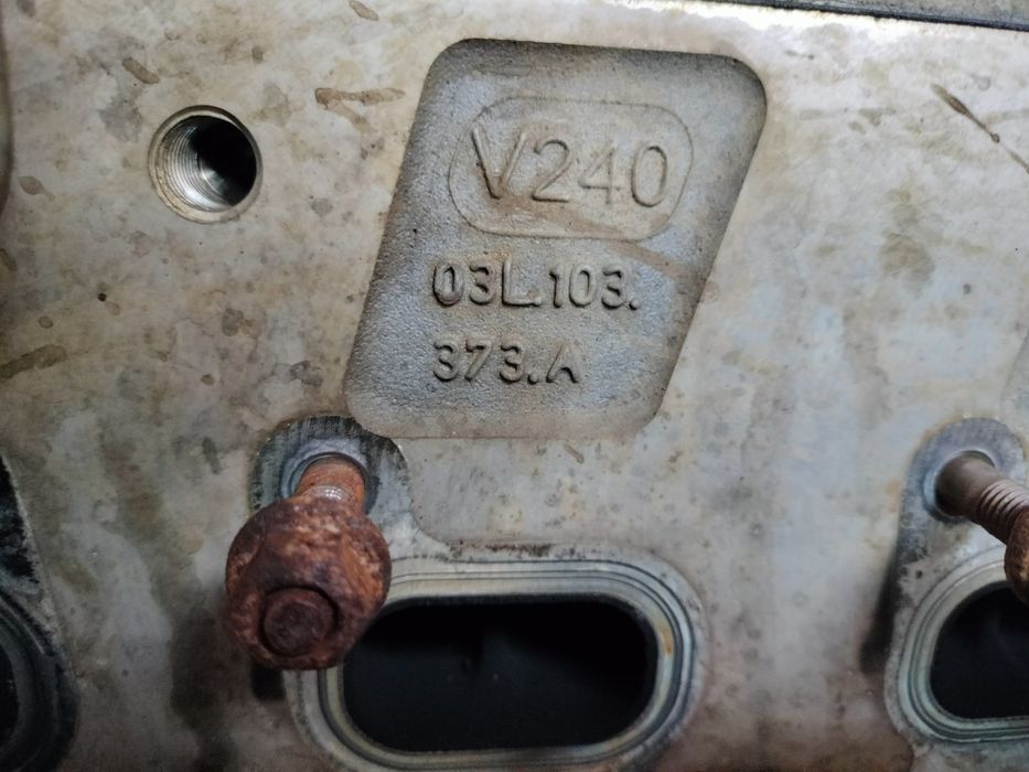 Głowica z wałkami 03L103373A 1.6 tdi cayc