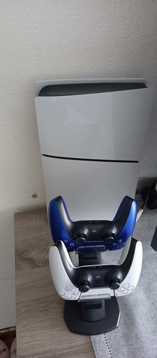 Ps5 com 2 comandos como nova