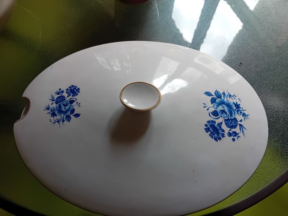 Vende terina em porcelana antiga de fabricação portuguesa