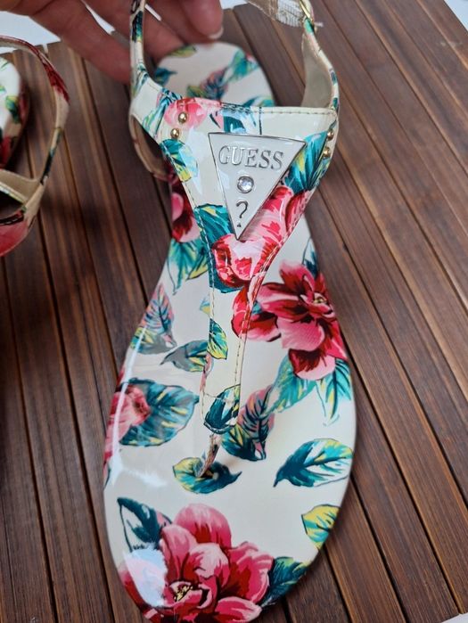 Sandały Guess dł. Wkładki 26 cm.
