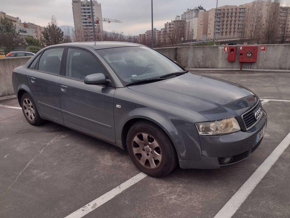 AUDI A4 B6 (8E2) 1.6 2001 – Elegância e Fiabilidade Alemã