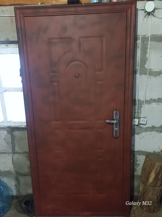 Двері ( вхідні).
