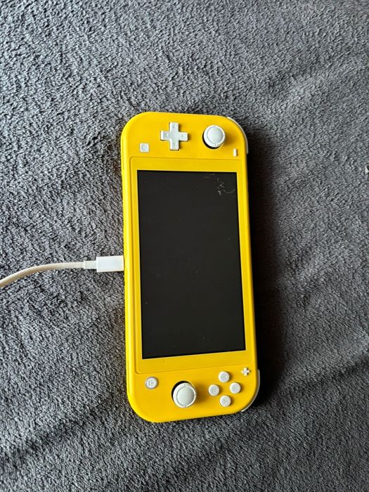 Nintendo switch lite  amarela e jogo Super Mario Odissey