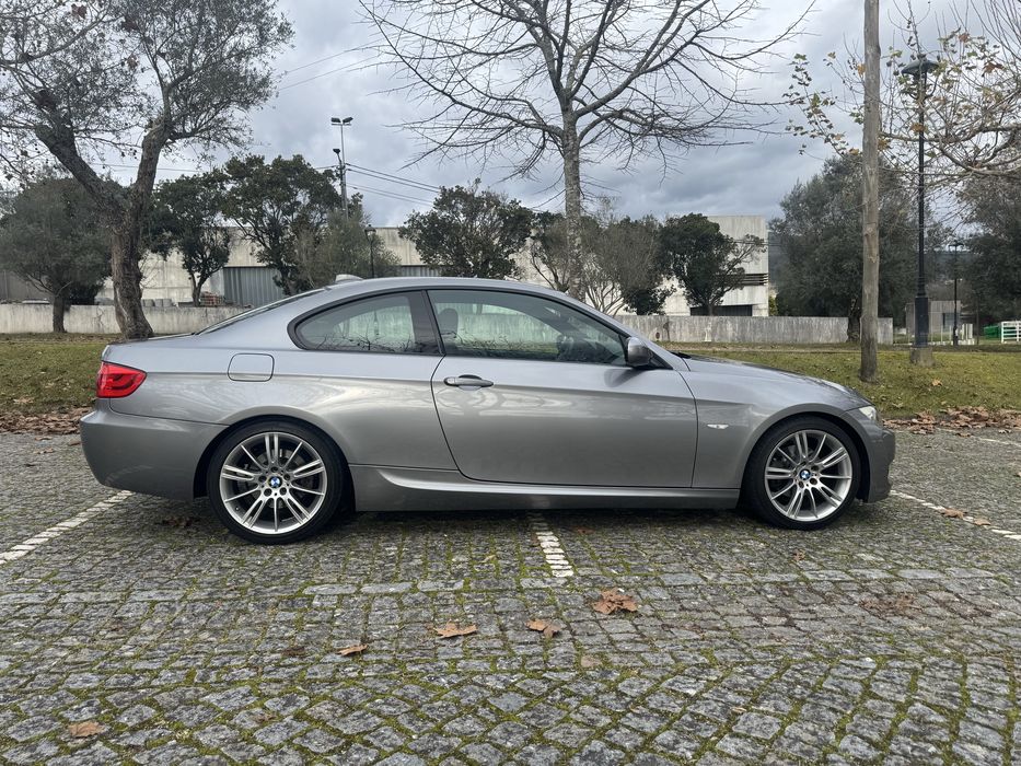 BMW 320i coupe 2010 Pack M Original Automatico com livro de revisoes