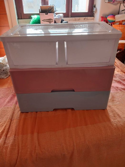 Vendo comoda de arrumacao