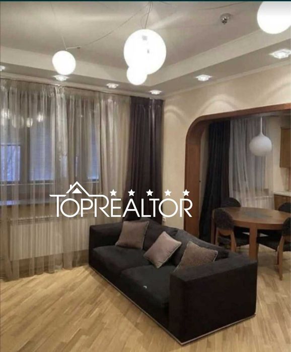 Продам 3 кім. квартиру в будинку зі шпилем на площ. Коституція. Центр