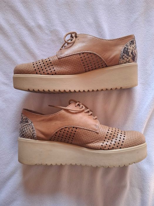 Sapatos Senhora com Cunha