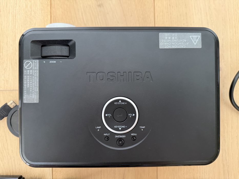 Проєктор Toshiba TDP-SP1