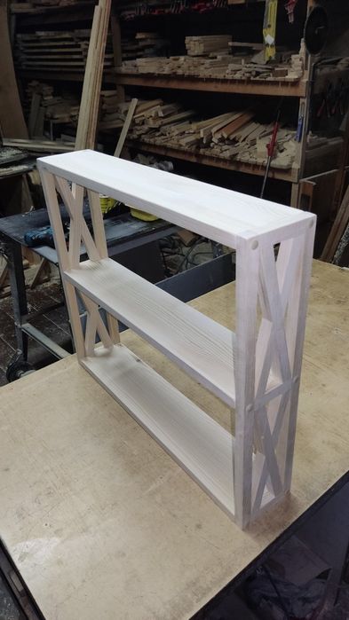 Дерев'яна підставка (підлогова або настільна полиця)