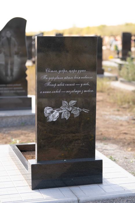 Пам'ятники із граніту Південноукраїнськ. Памятники Южноукраинск.