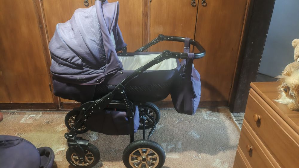 Продам дитячу  коляску 2в1. Гарний стан, повна комплектація. Не дорого.