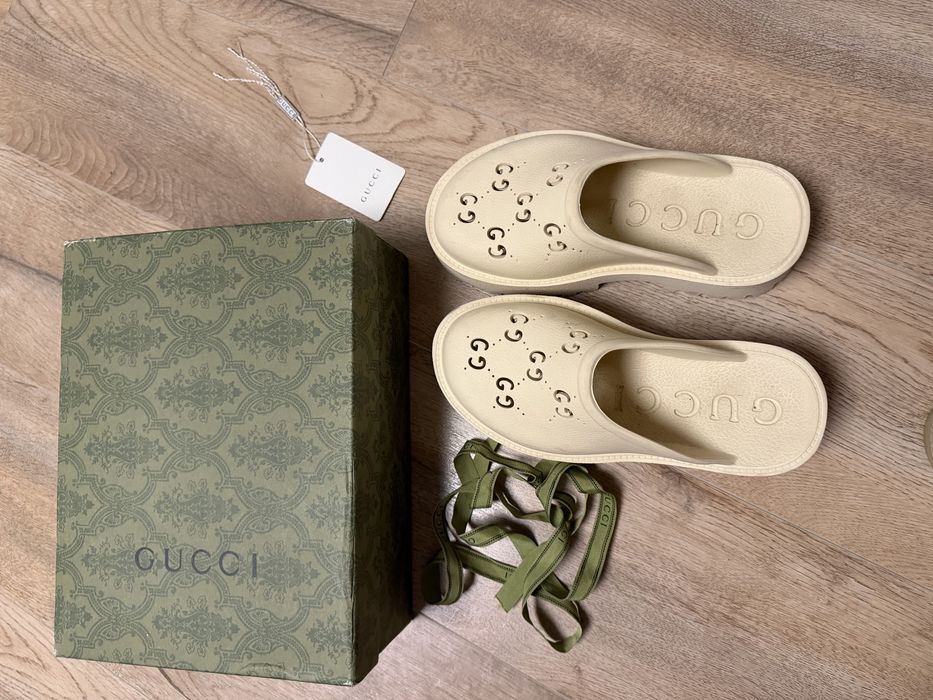 Klapki Gucci GG Rubber Slides – kremowe roz 37