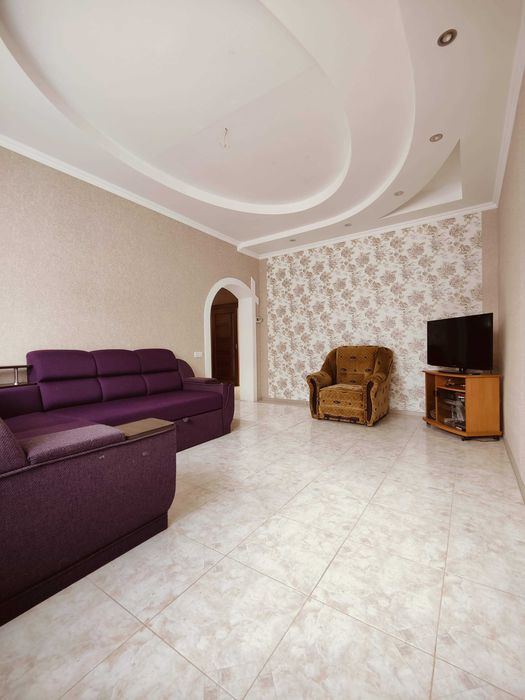 Продається домоволодіння з 2-ма будинками