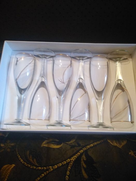 Продам фужеры стеклянные в коробке