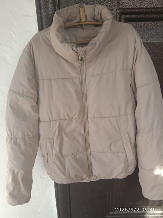 Куртки жіночі ..