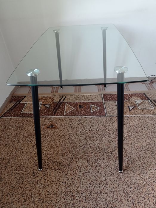 Стіл скляний кухонний