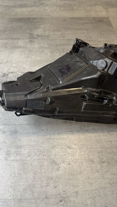 Фара Tesla Model 3 права оригінал Hella, з розбитим склом матрична