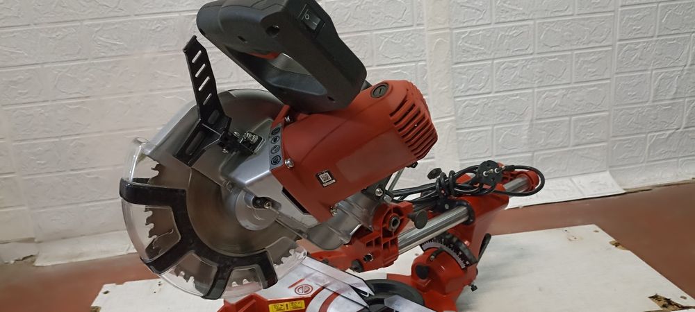 Торцовочная пила с протяжкой Einhell TC-SM 2131/1 из Германии.