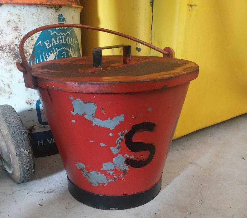 Balde SI de Posto de abastecimento antigo