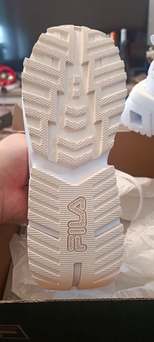 Ténis Mulher FILA UPGR8 - N36 (Novos)