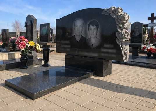 Подвійні пам'ятники у Дніпрі