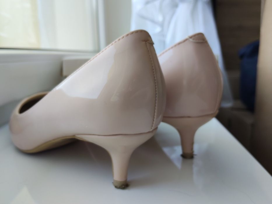 Buty pantofle czółenka 39 nude Vices