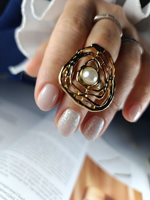 Stylizacja paznokci. Manicure i pedicure. Hybryda, żel