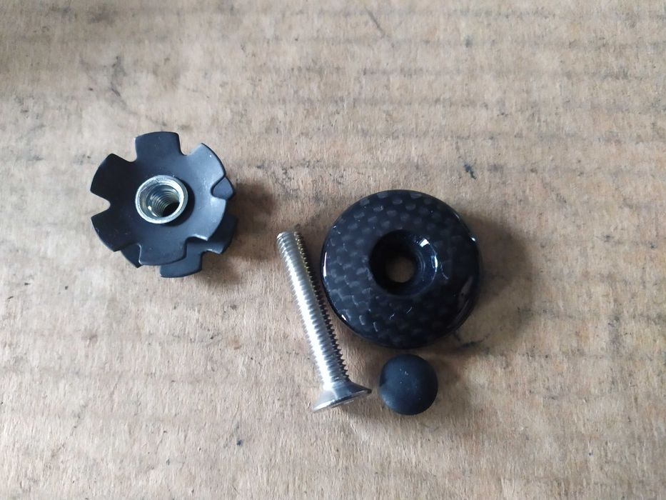 Kapsel , korek, grzybek sterówki CARBON  1,1/8''  Polecam