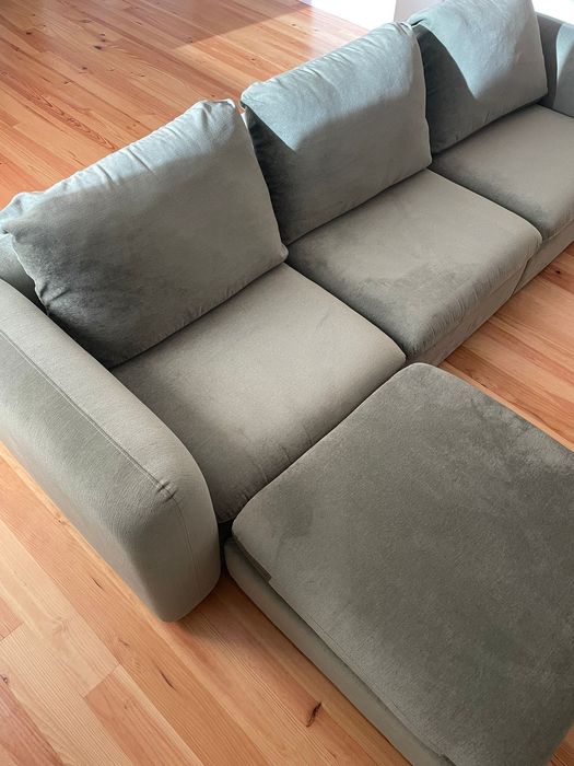 Sofá Modular com Chaise Longue/ Puff – Verde Seco / Oliveira (Como Novo!)