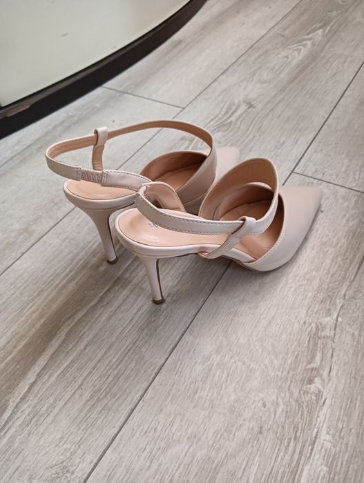 Czółenka na obcasie