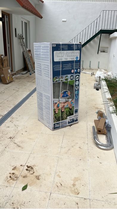 Piscina de 549 comprimento  x largura x 122 altura