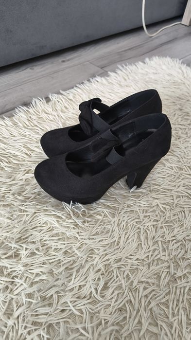 Buty na obcasie  38