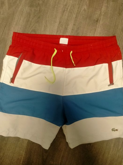 Светлые шорты Lacoste