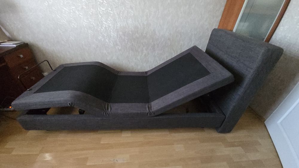 Łóżko z podnoszonym oparciem i strefą nóg, tapicerowane z pilotem 80 x