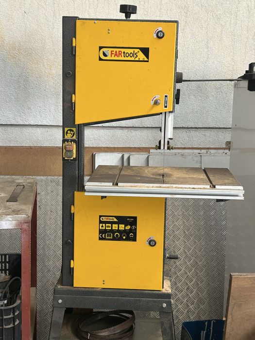Maquina de corte de madeira  pequeno torno mecanico