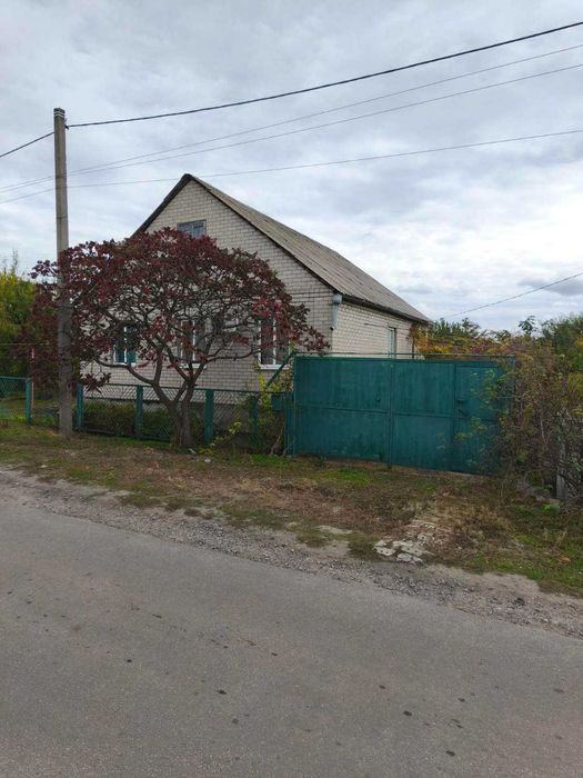 Продам будинок зі зручностями,меблями,технікою,ділянкою 12 соток,торг