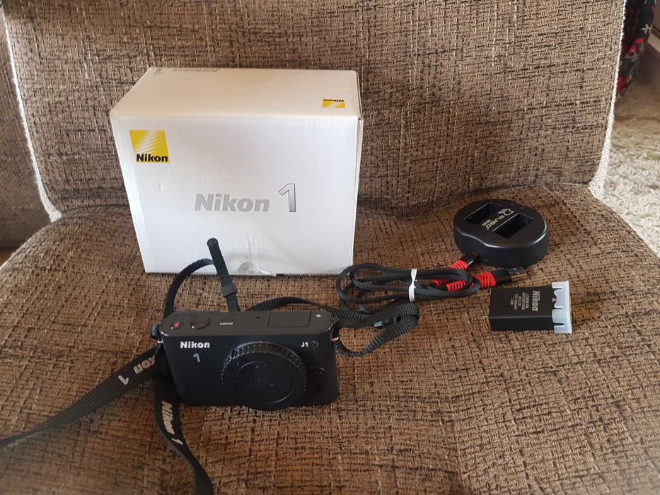 Nikon 1 J1 body - sprawny, bateria  ładowarka, pudełko.