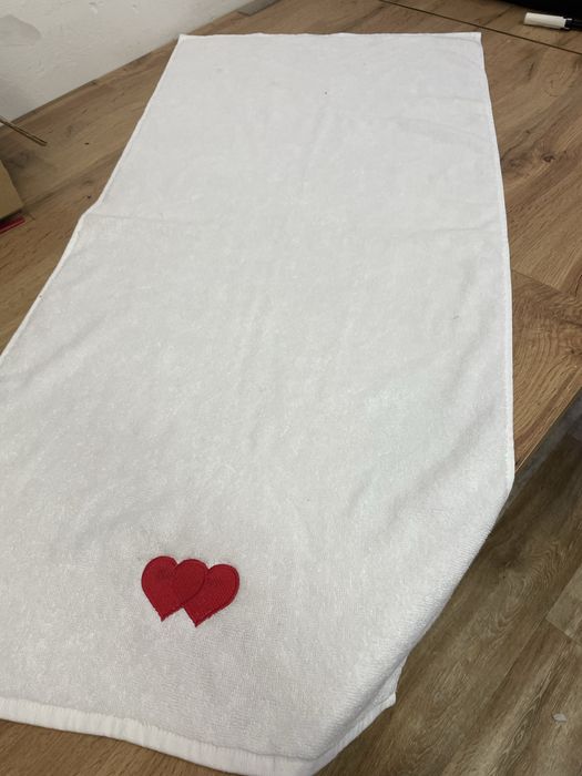 Ręcznik hotelowy bialy w serca haft 50x100
