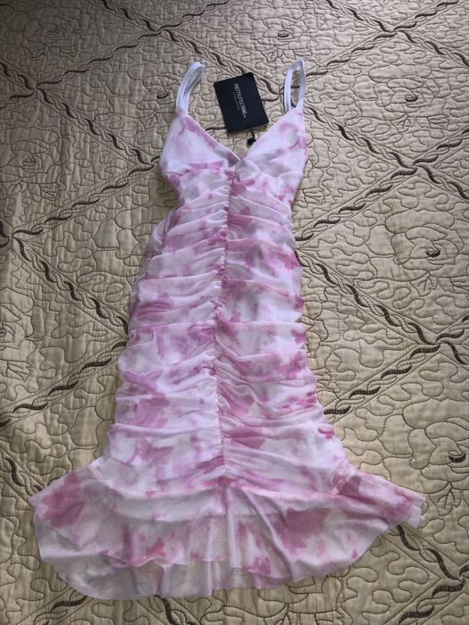 Сукня нова prettylittlething