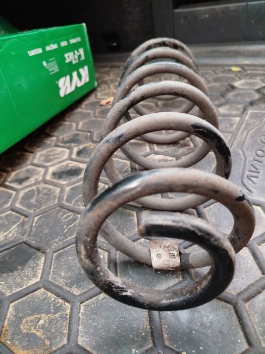 Продам заданию пружину Skoda Oktavia a7 универсал