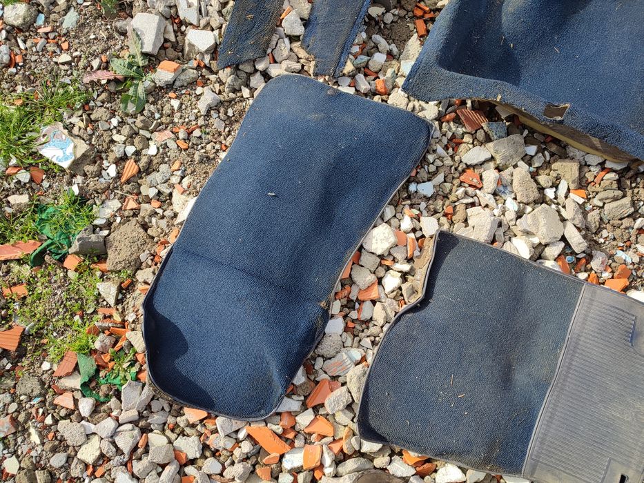 Parachoques traseiro e alcatifas 190