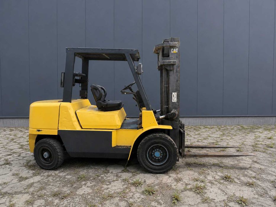 Wózek widłowy CAT DP45K – Diesel – Udźwig 4,5 tony