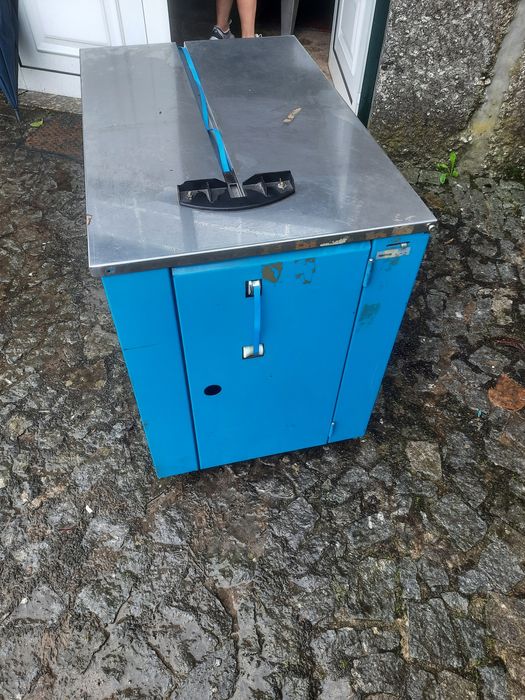 Máquina arqueadora. De cintar tarifas. Com fita para amarrar caix