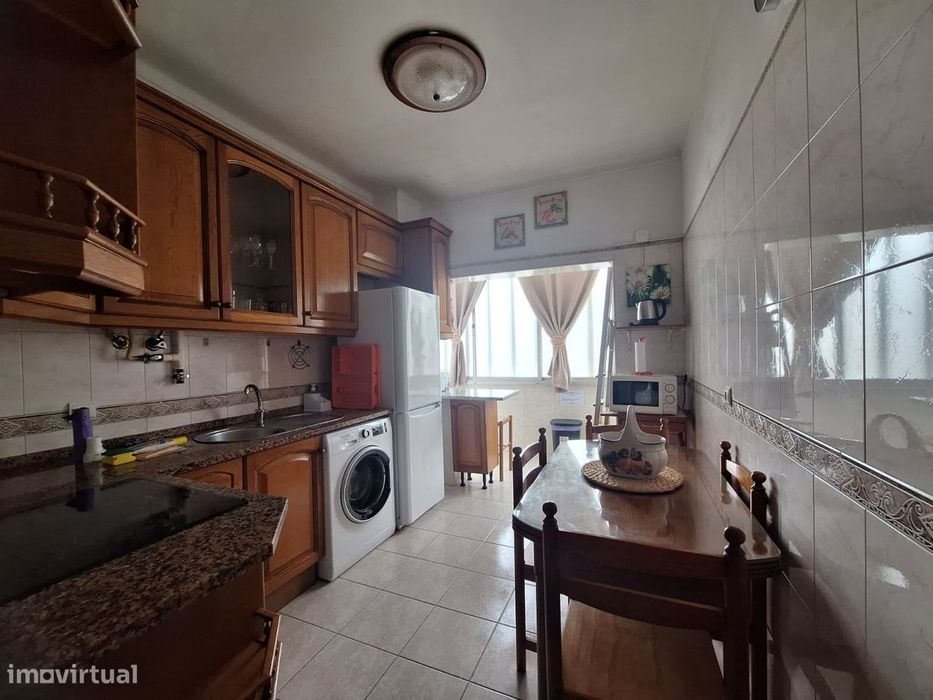 Arrenda-se ao ano Apartamento T2, R/C, mobilado, em Faro. 1200€/mês