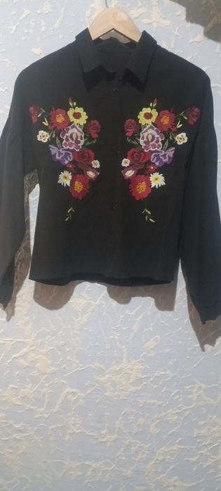 Жіноча вишиванка