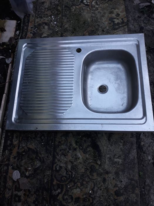 Продам дві мийки на кухню.